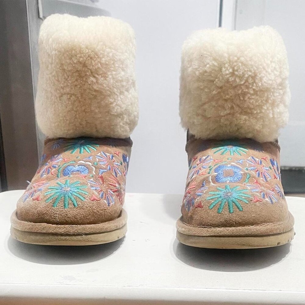 One-of-a-Kind Original UGG Boots – Cozy & Unique